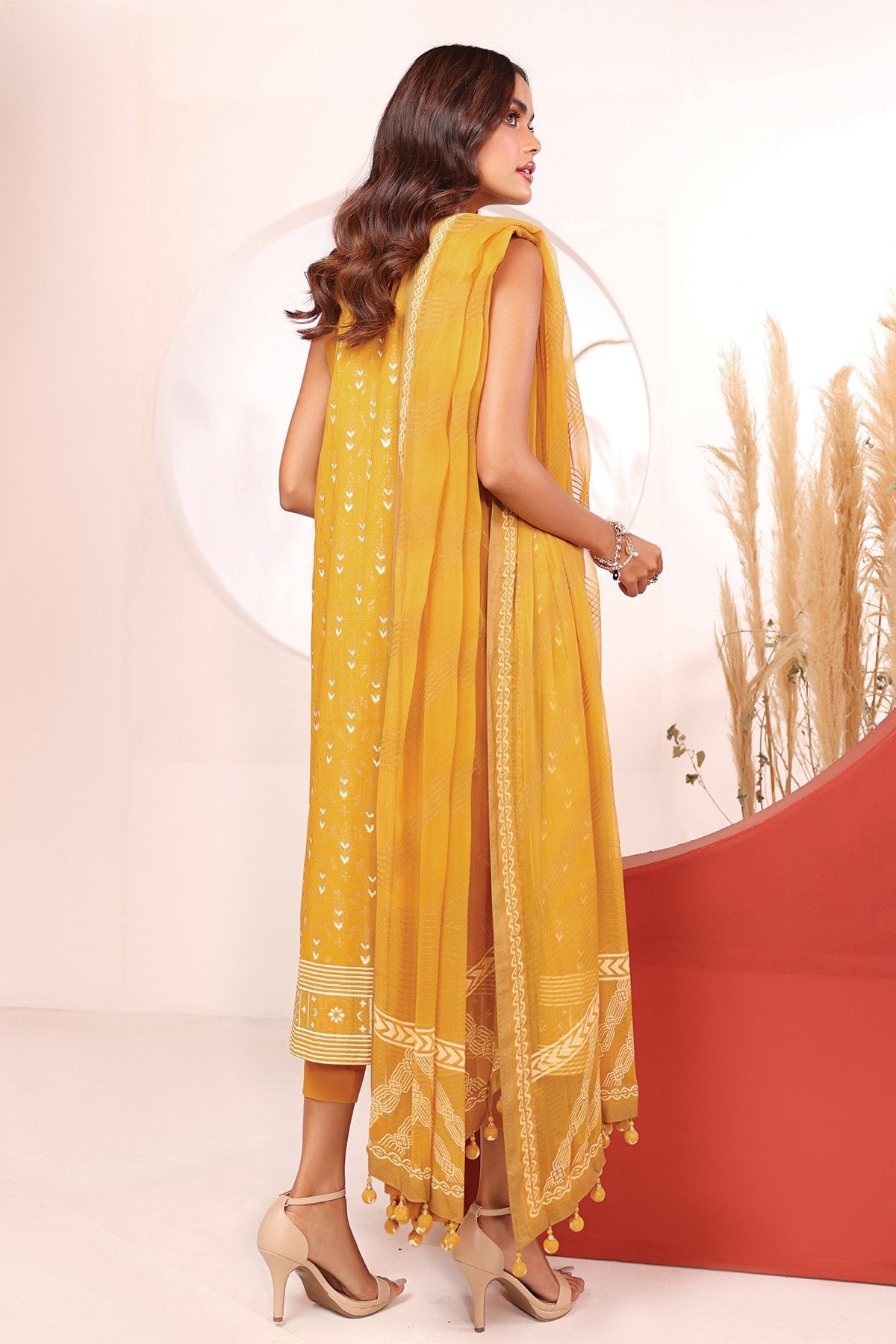 Alkaram - 3 Pc Printed Cambric Suit With Chiffon Dupatta