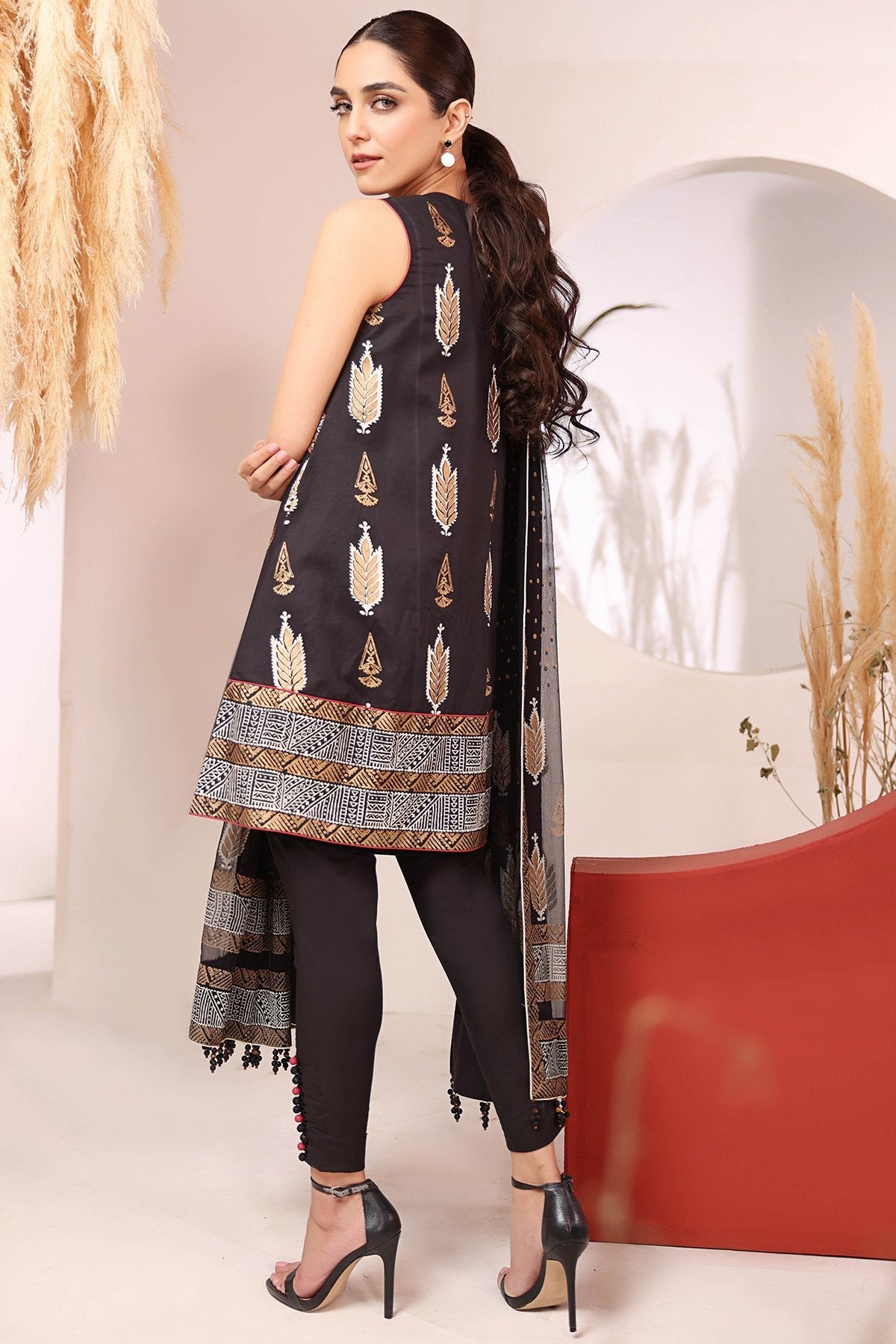 Alkaram - 3 Pc Printed Cambric Suit With Chiffon Dupatta
