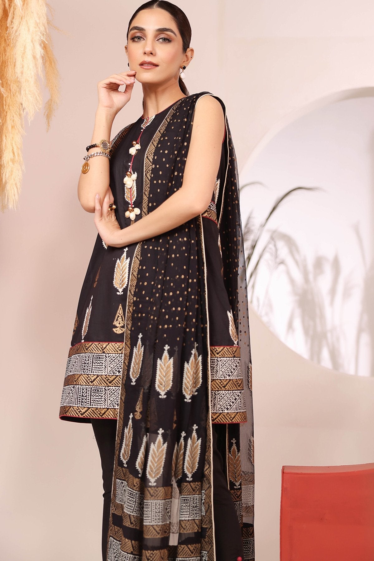 Alkaram - 3 Pc Printed Cambric Suit With Chiffon Dupatta