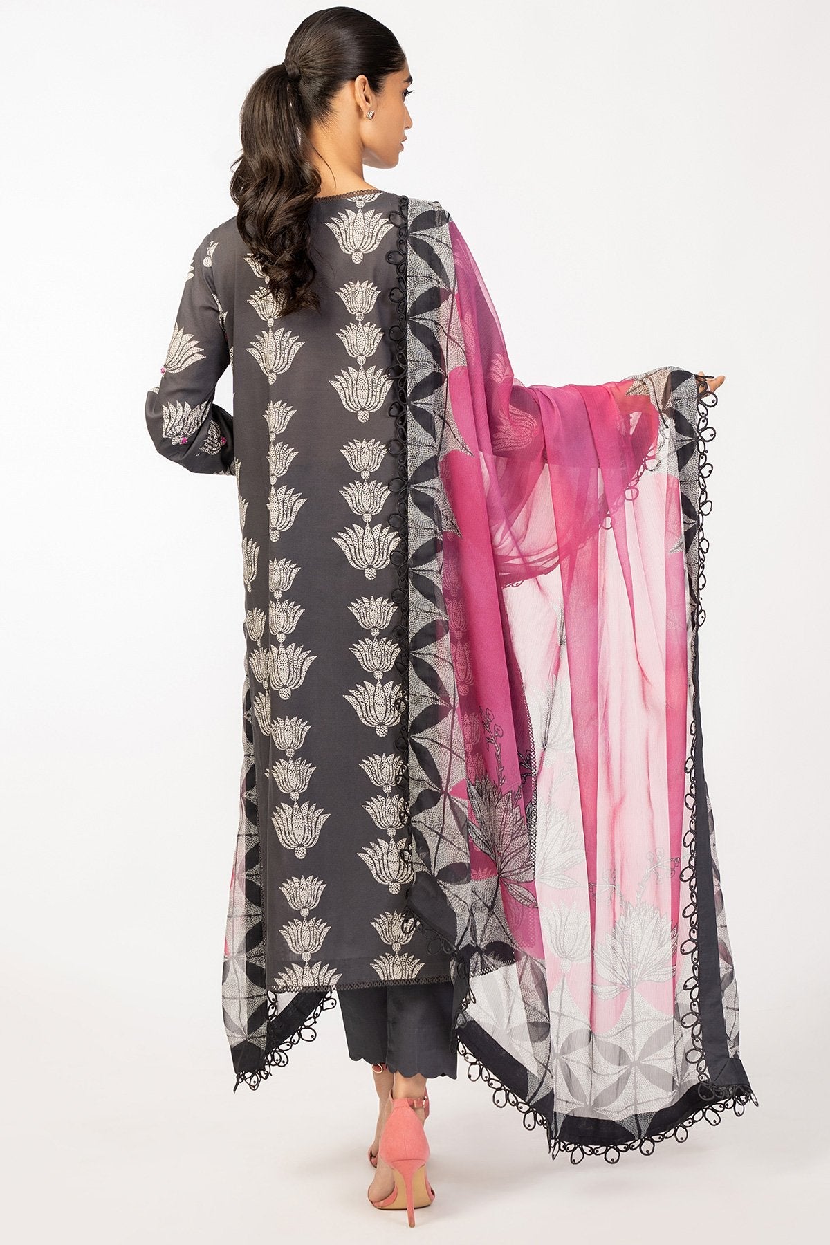 Alkaram - 3 Pc Printed Cambric Suit With Chiffon Dupatta
