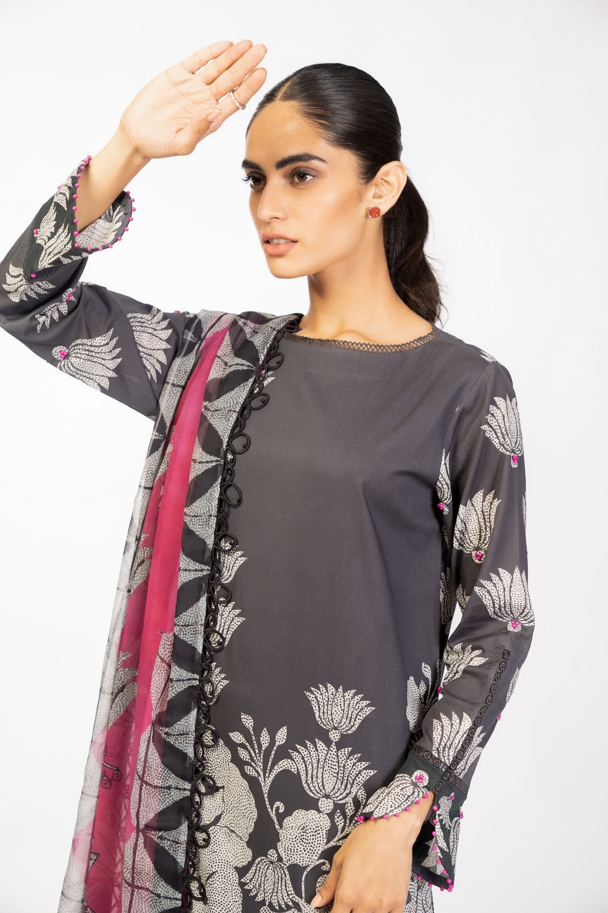 Alkaram - 3 Pc Printed Cambric Suit With Chiffon Dupatta