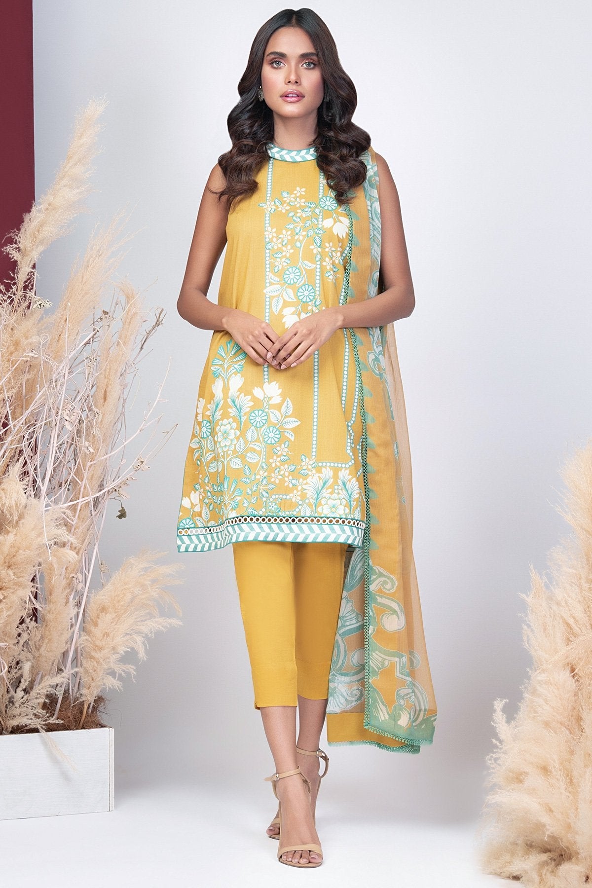 Alkaram - 3 Pc Printed Cambric Suit With Chiffon Dupatta