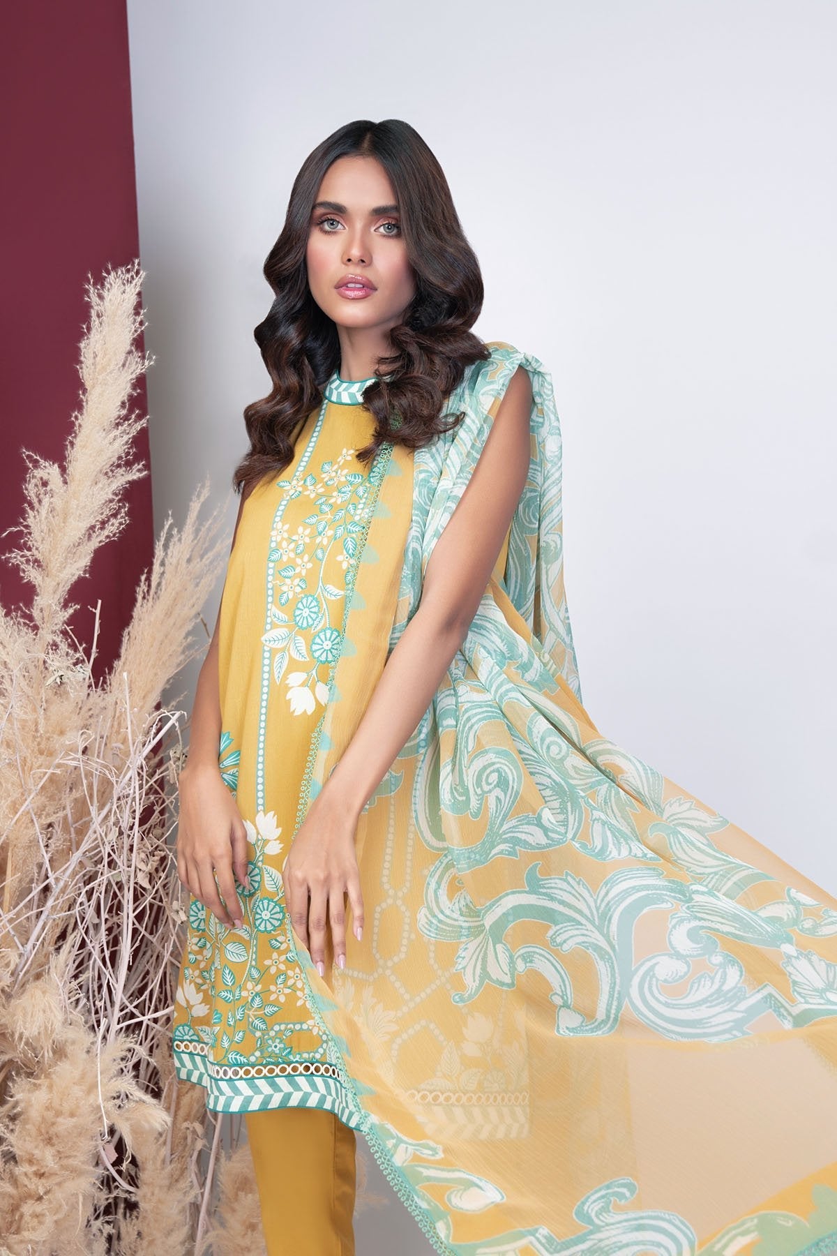 Alkaram - 3 Pc Printed Cambric Suit With Chiffon Dupatta