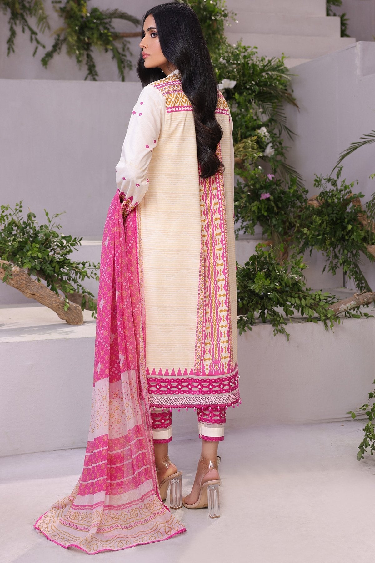 3 Pc Printed Cambric Suit With Chiffon Dupatta