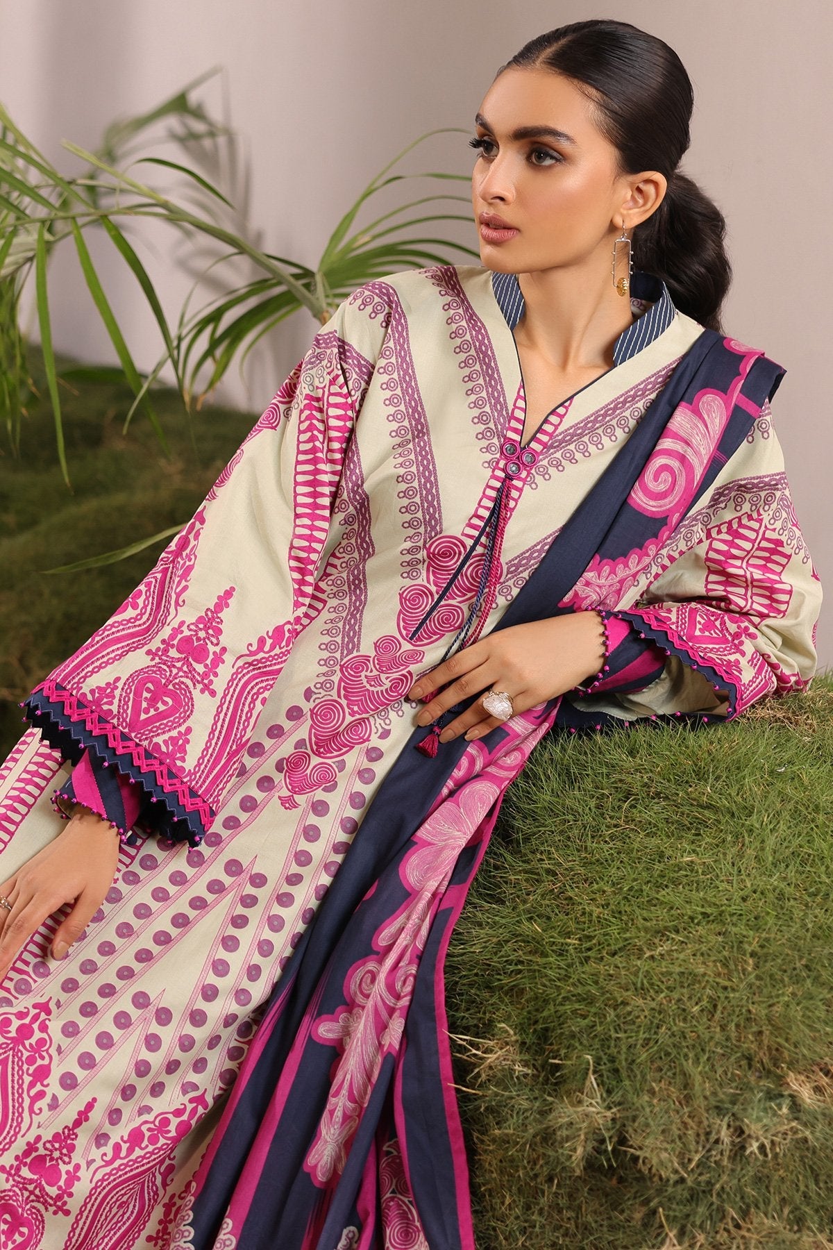 2 Pc Printed Cambric Suit With Lawn Dupatta