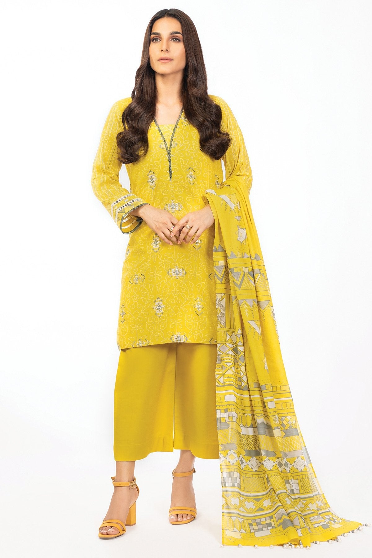 2 Pc Embroidered Cambric Suit With Lawn Dupatta