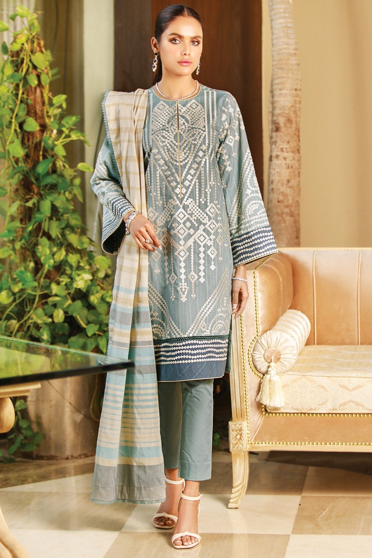 Alkaram - 3 Pc Embroidered Slub Lawn Suit With Yarn Dyed Dupatta