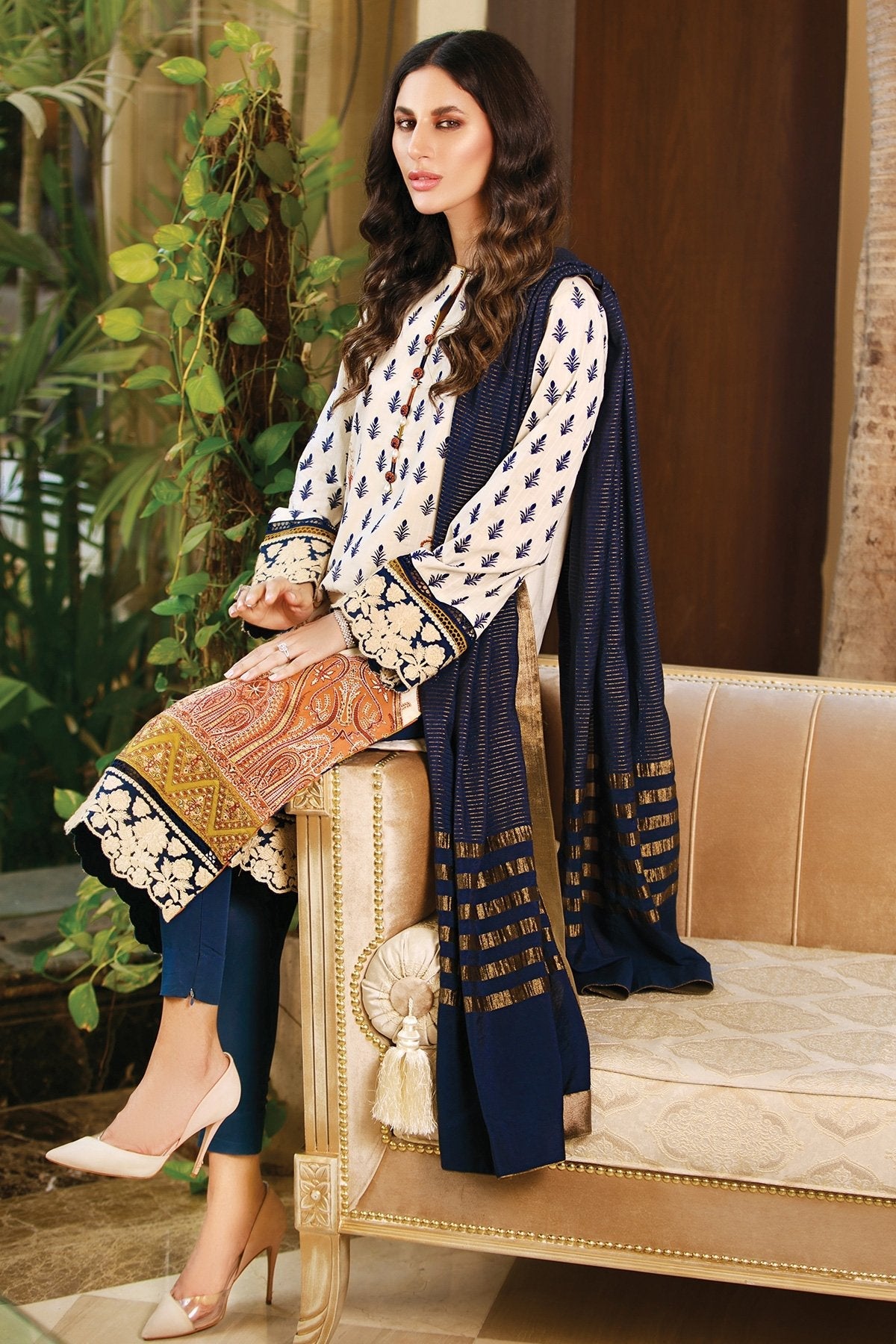 Alkaram - 3 Pc Embroidered Dobby Suit With Jacquard Dupatta