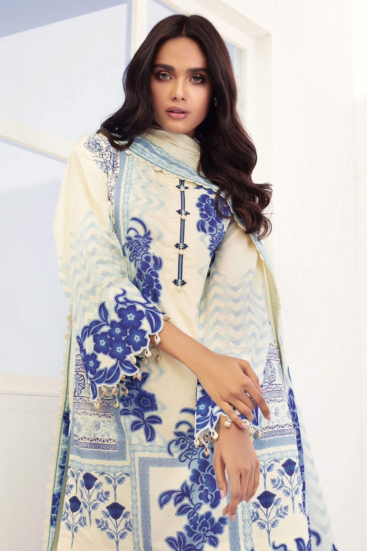 Alkaram - 3 Pc Printed Slub Lawn Suit With Brochia Dupatta