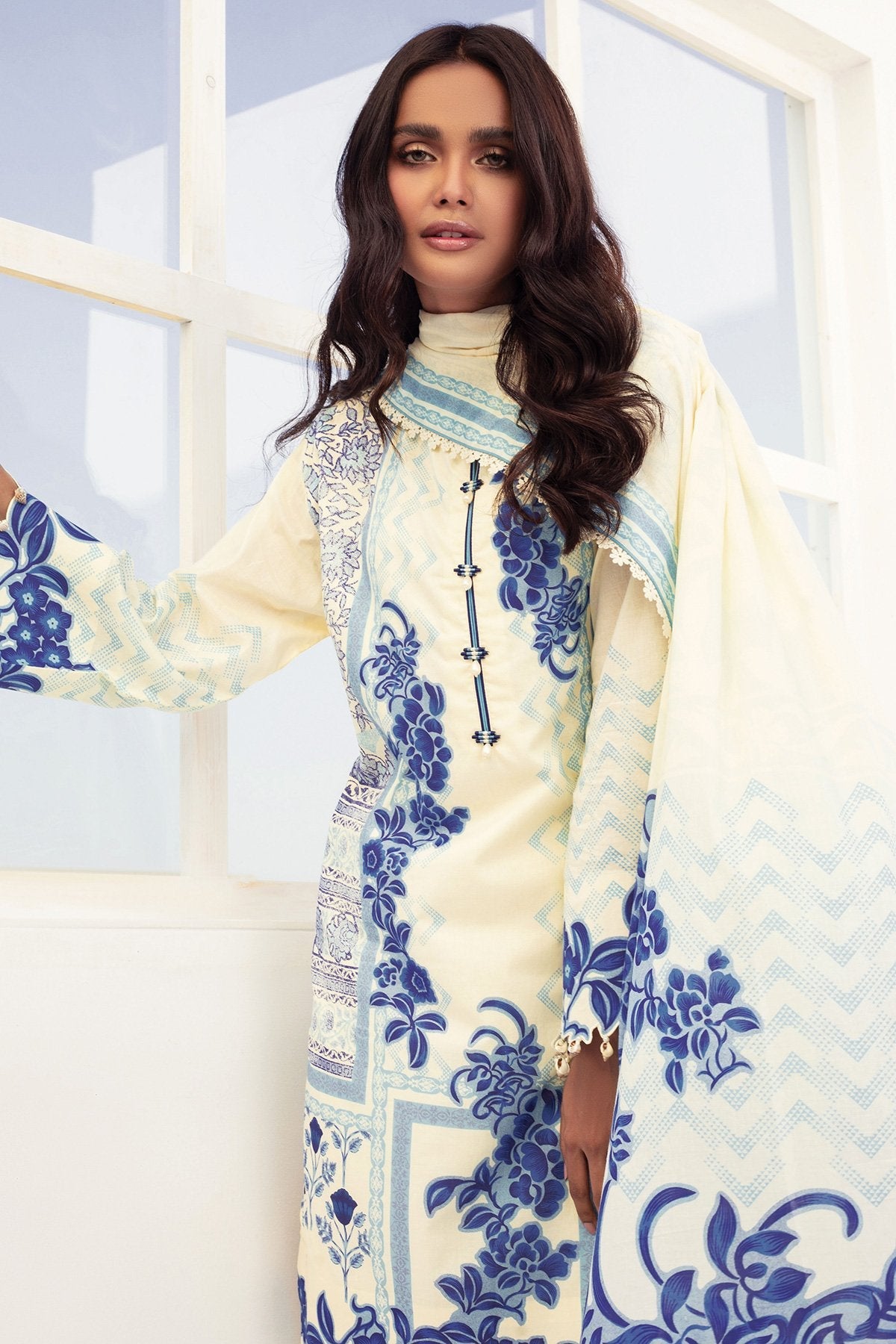 Alkaram - 3 Pc Printed Slub Lawn Suit With Brochia Dupatta