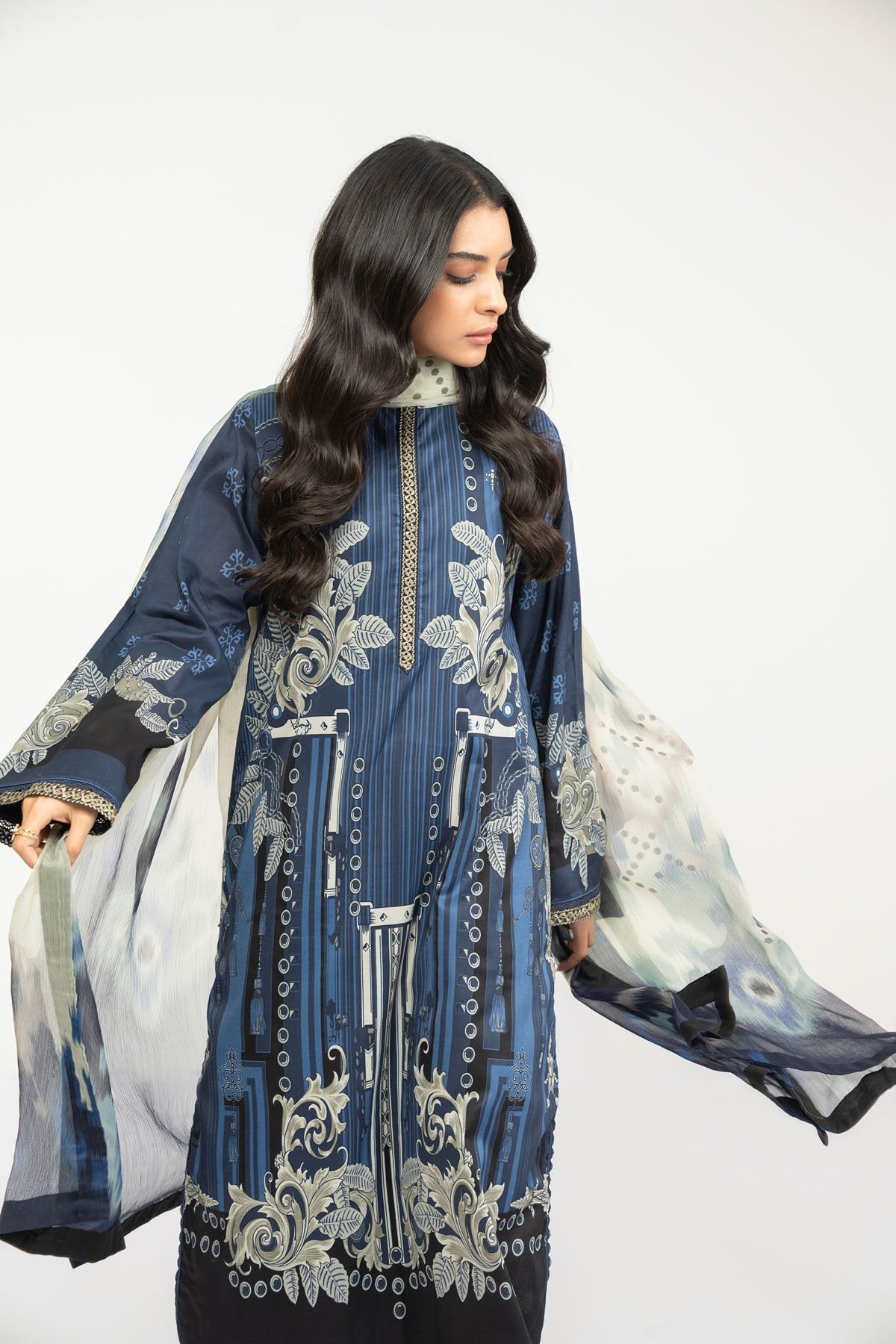 3 Pc Embroidered Lawn Suit With Chiffon Dupatta