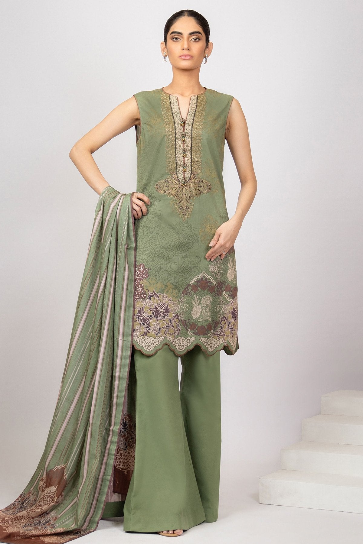 3 Pc Embroidered Slub Lawn Suit With Printed Doria Dupatta