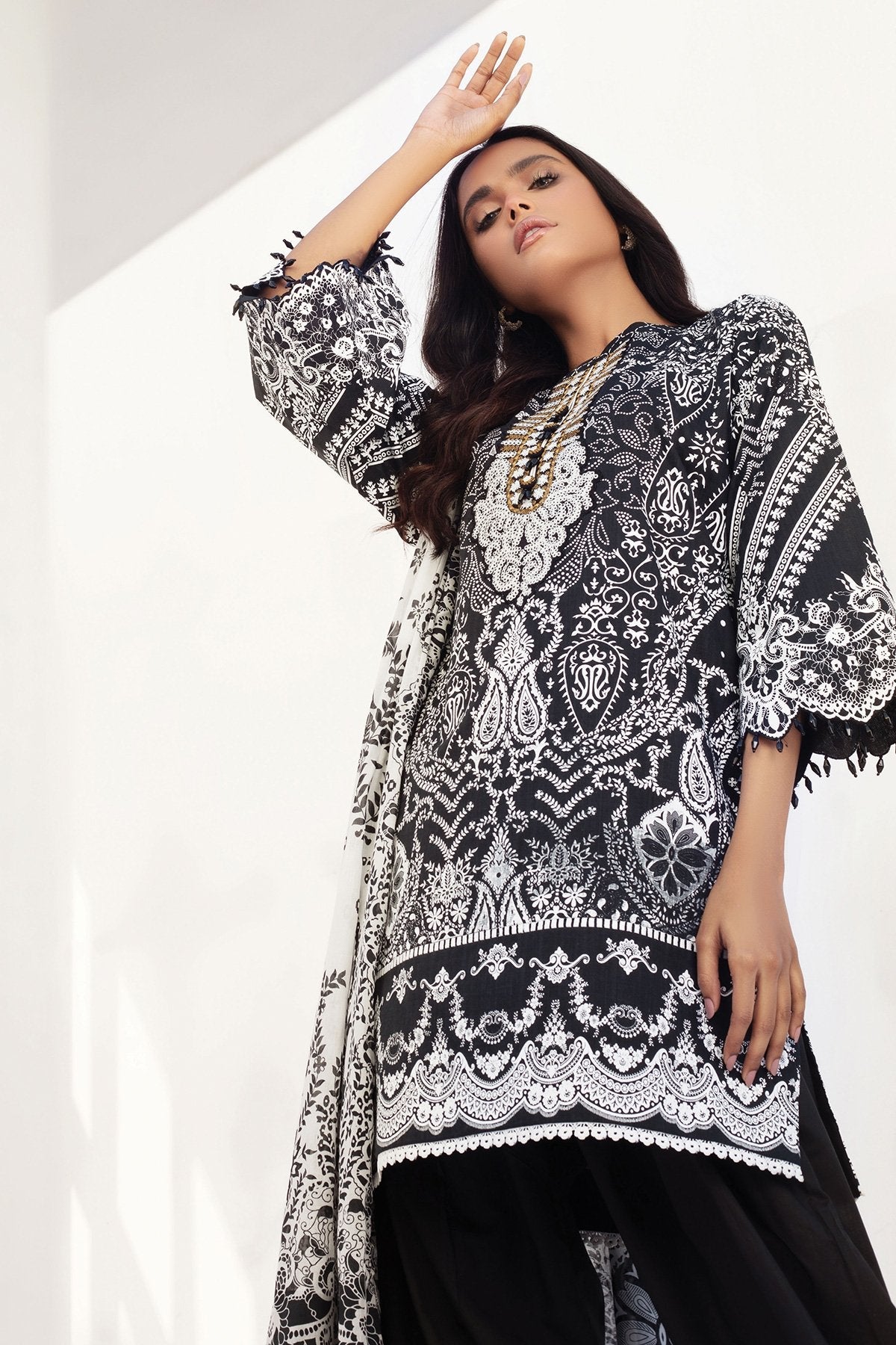 Alkaram - 3 Pc Embroidered Slub Lawn Suit With Lawn Dupatta