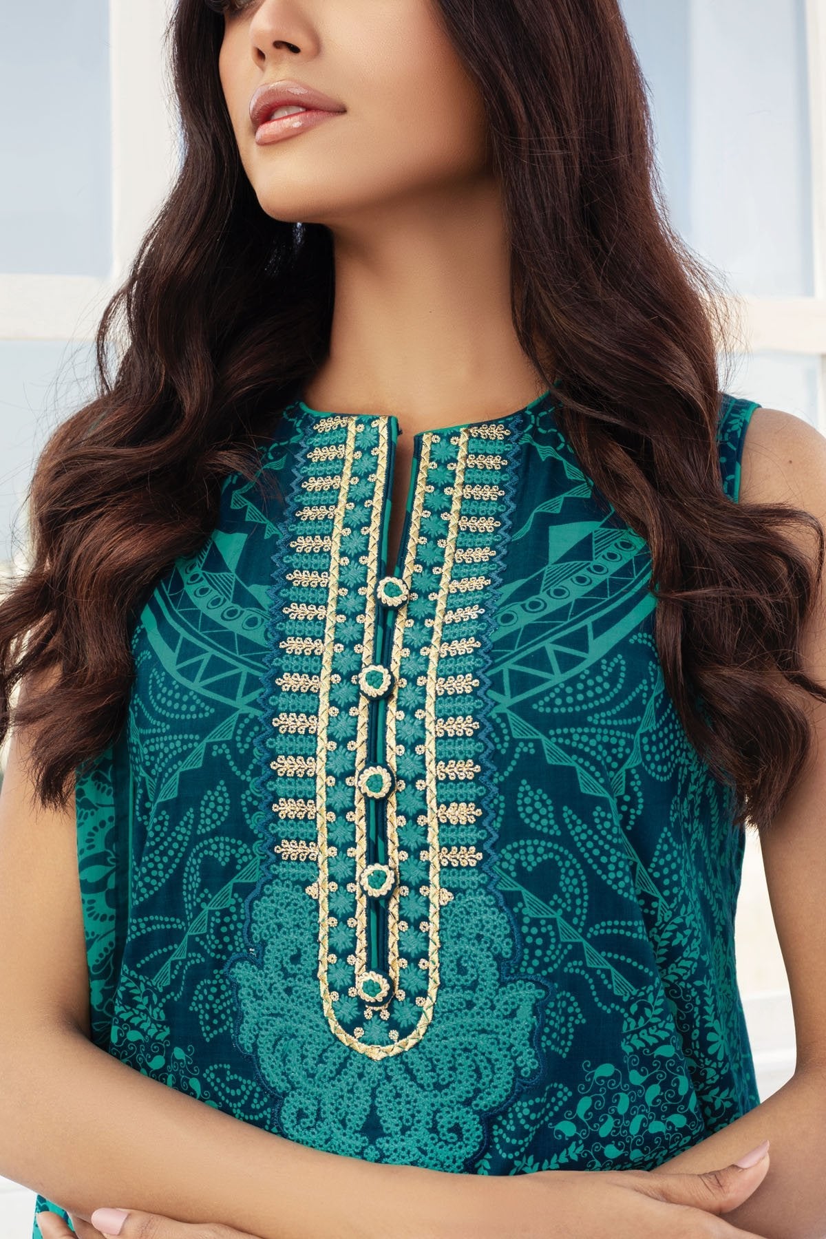 Alkaram - 3 Pc Embroidered Slub Lawn Suit With Lawn Dupatta