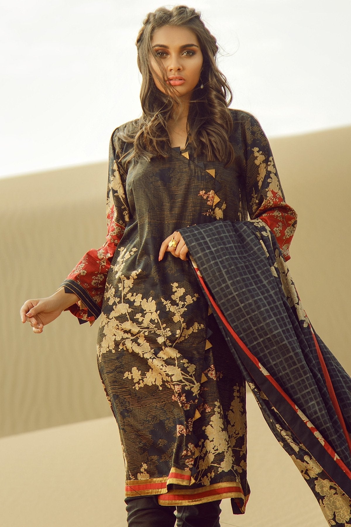 Alkaram - Khaddar 3 Pc Printed Suit