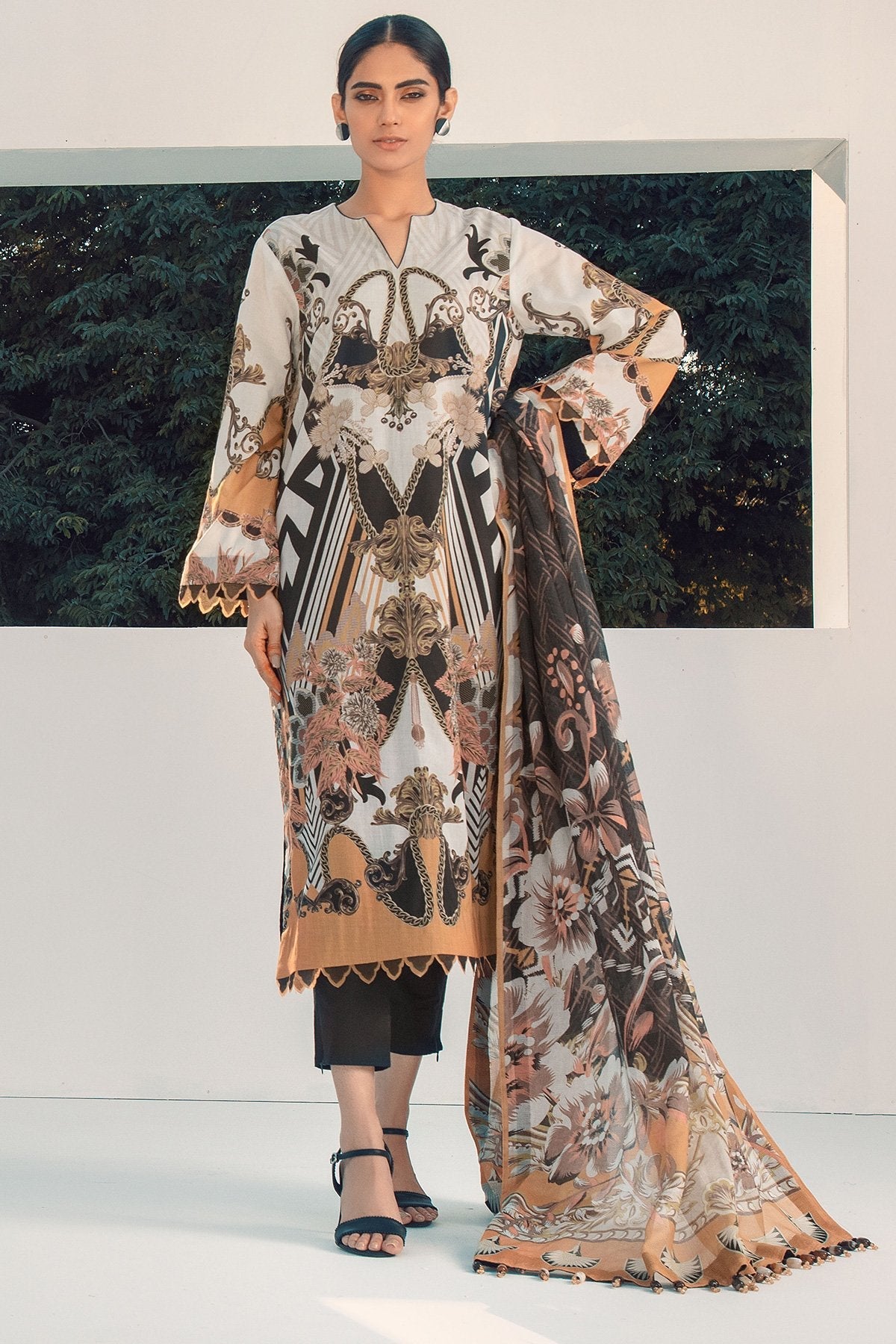 Alkaram - 3 Pc Digital Printed Lawn Suit With Digital Cotton Net Dupatta