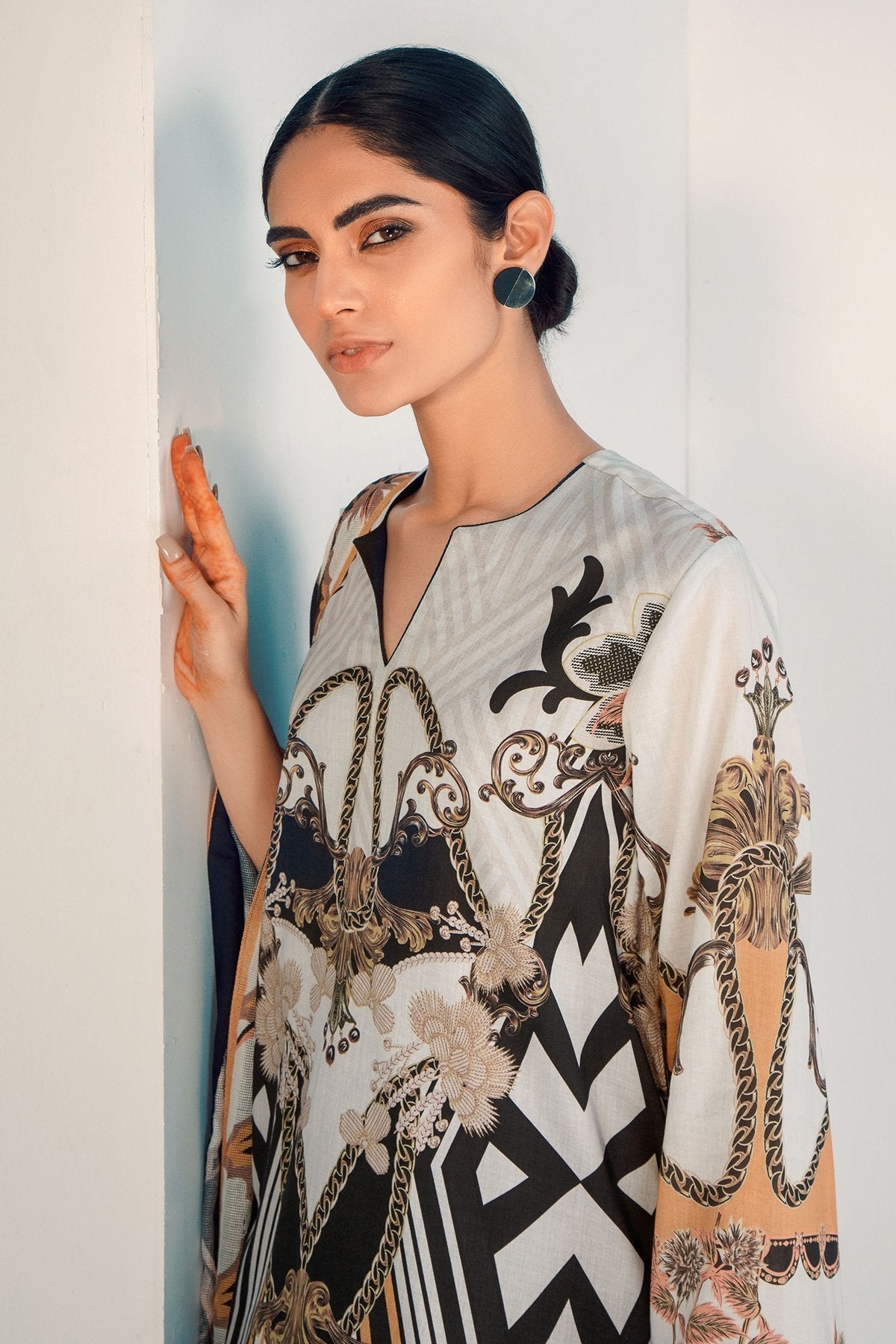 Alkaram - 3 Pc Digital Printed Lawn Suit With Digital Cotton Net Dupatta