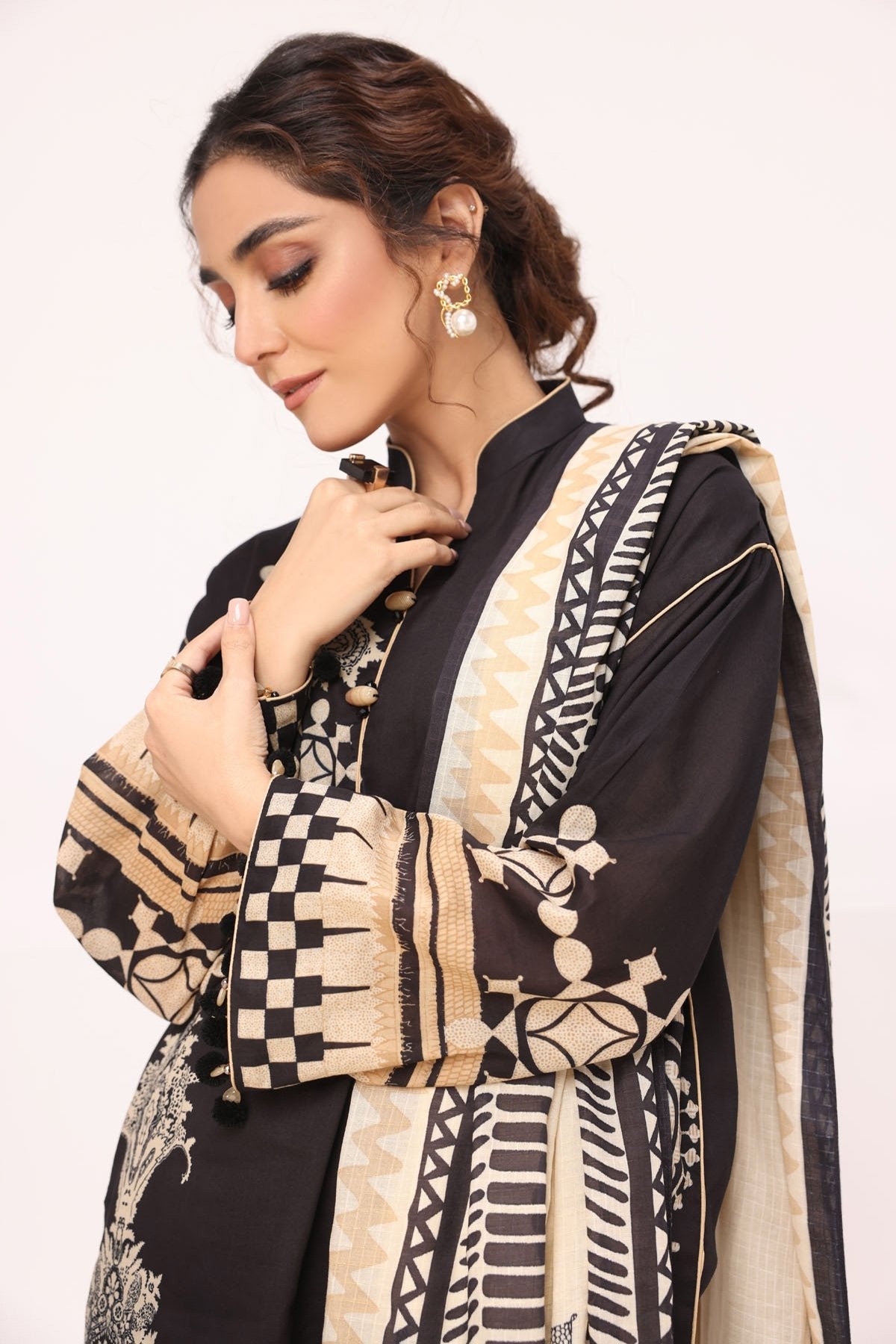 Alkaram - 3 Pc Printed Lawn Suit With Broshia Dupatta