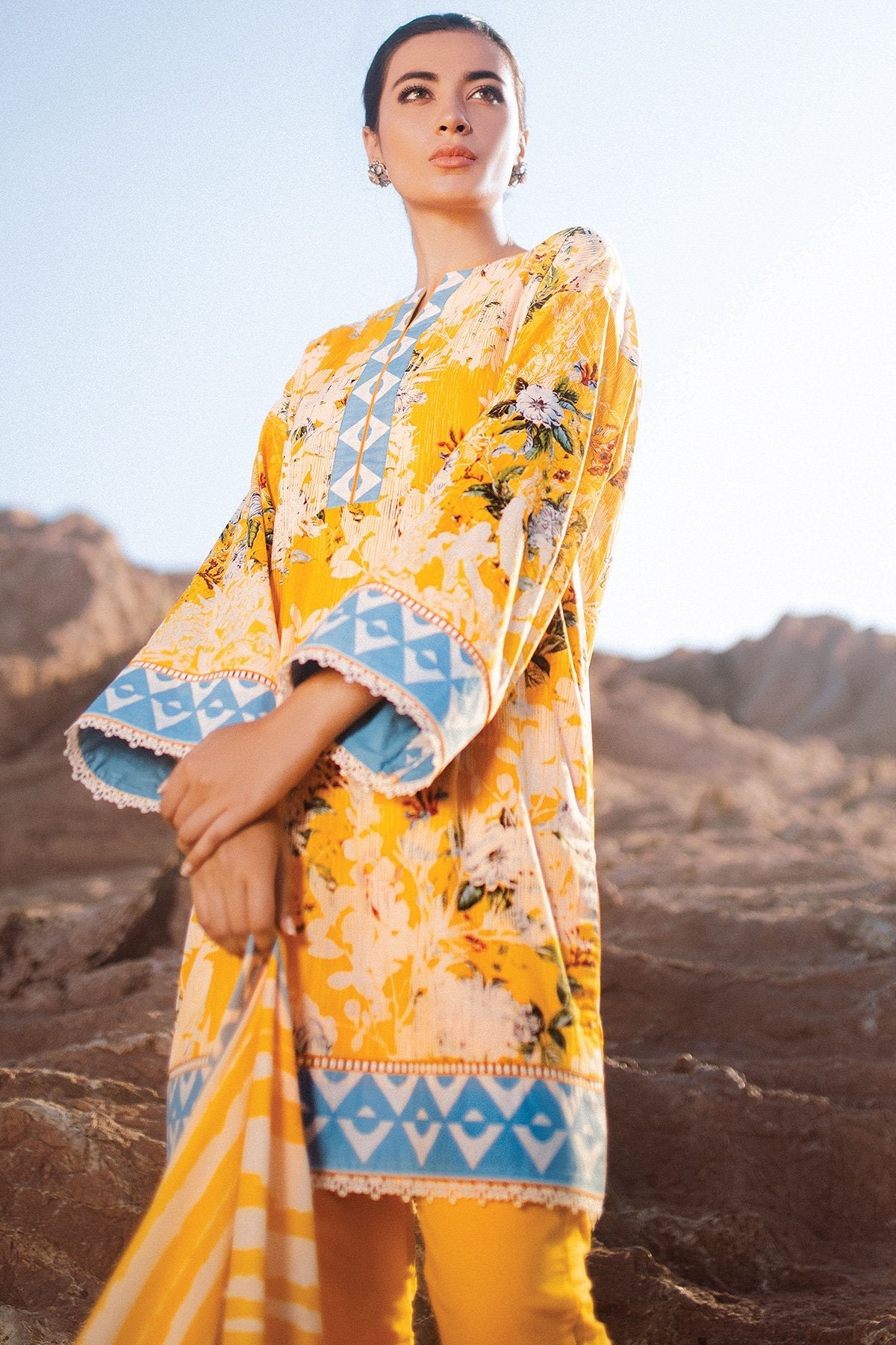 Alkaram - 3 Pc Printed Lawn Suit With Lawn Dupatta