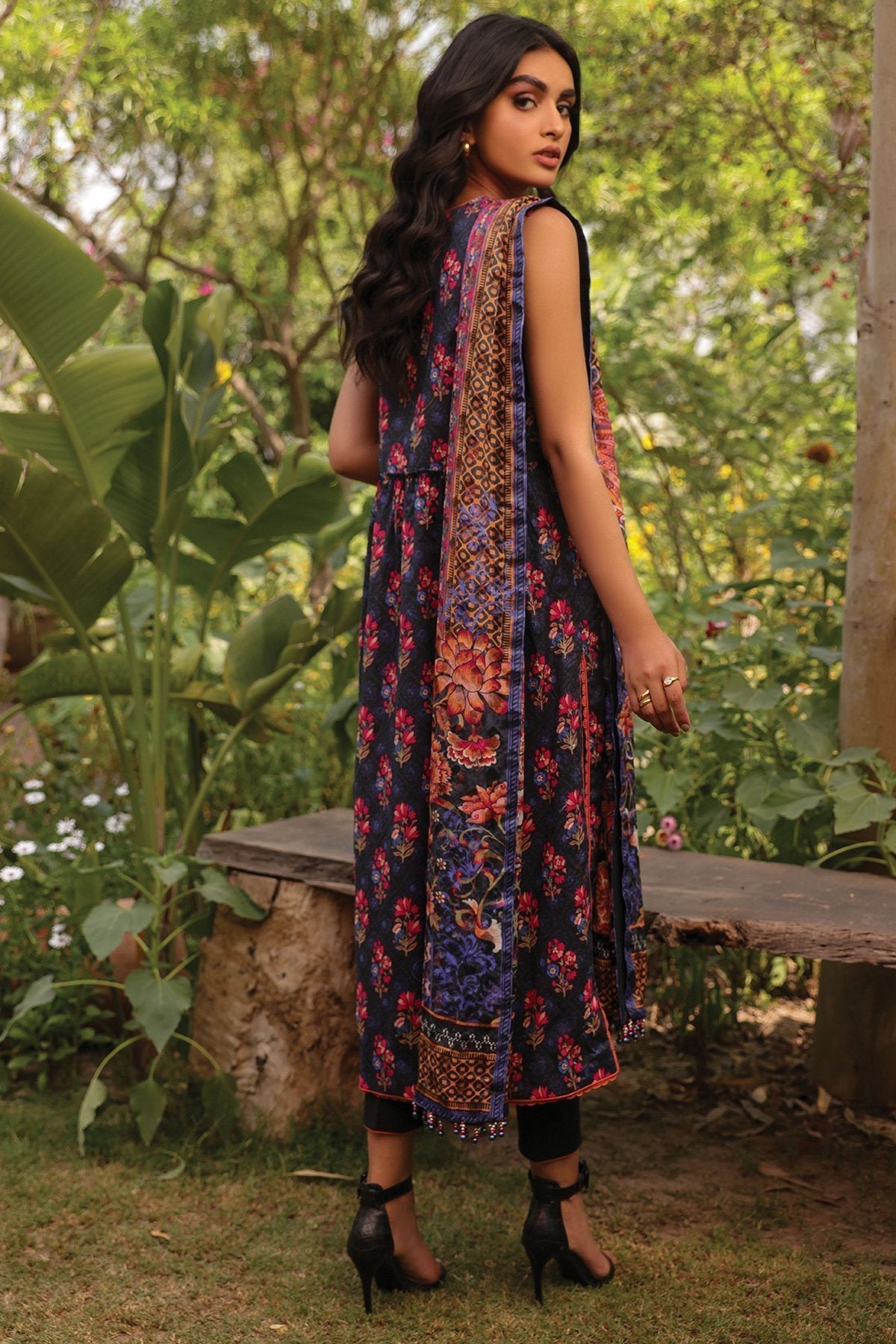 3 Pc Printed Lawn Suit With Jacquard Net Dupatta