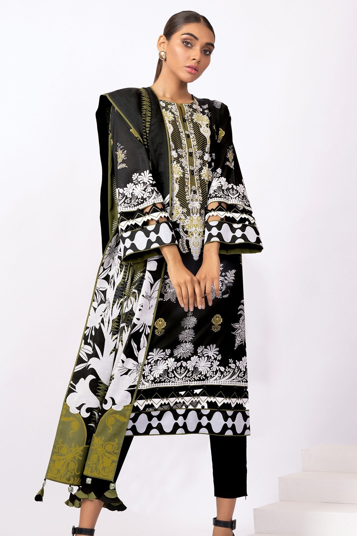 Alkaram - 3 Pc Printed Lawn Suit With Printed Lawn Dupatta