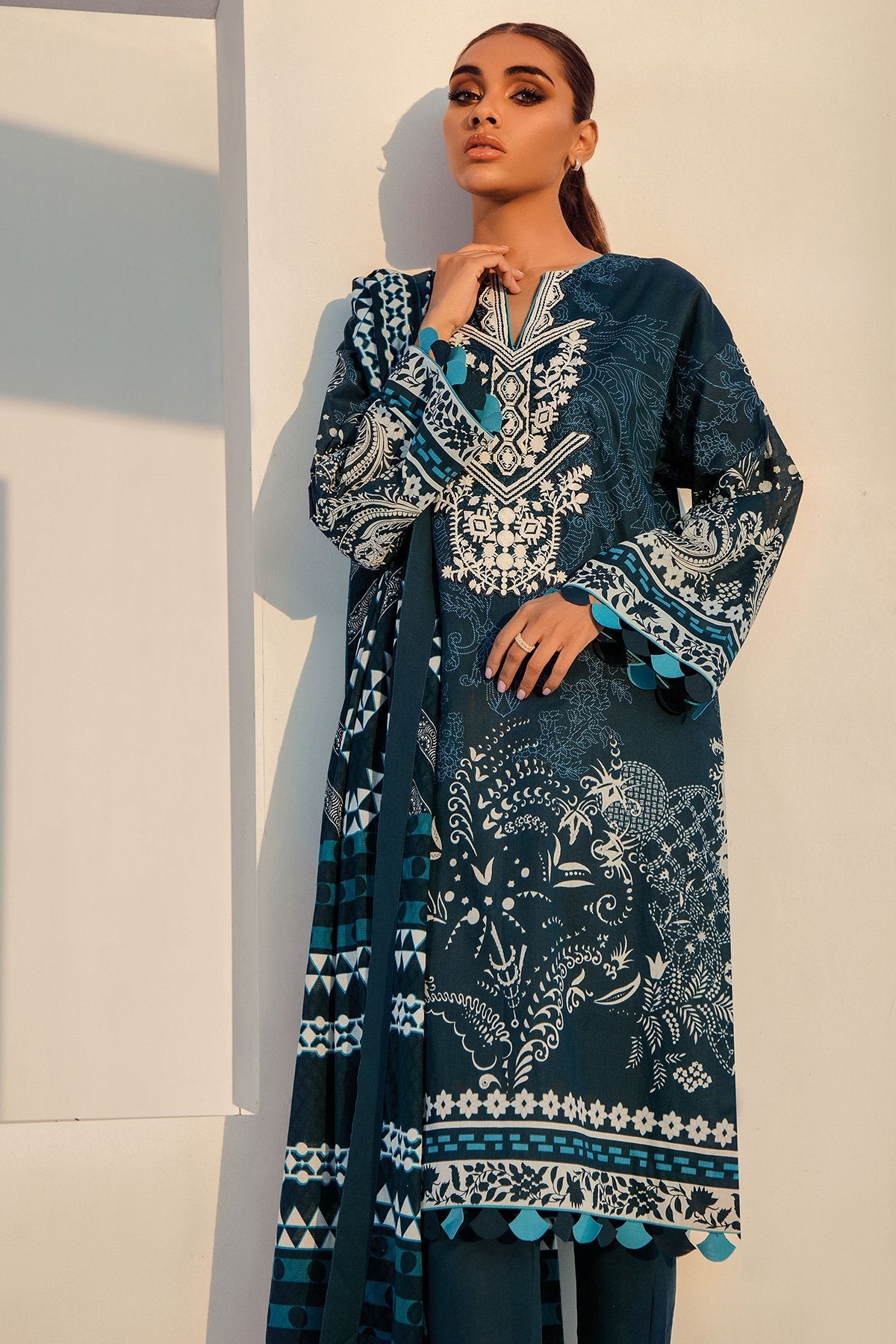 Alkaram - 3 Pc Embroidered Lawn Suit With Jacquard Net Dupatta