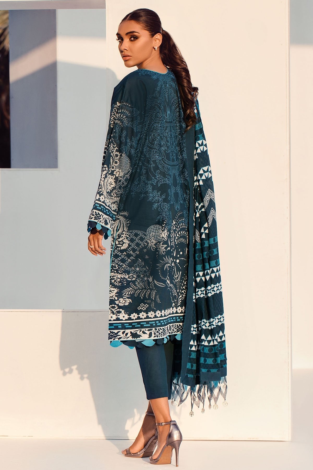 Alkaram - 3 Pc Embroidered Lawn Suit With Jacquard Net Dupatta