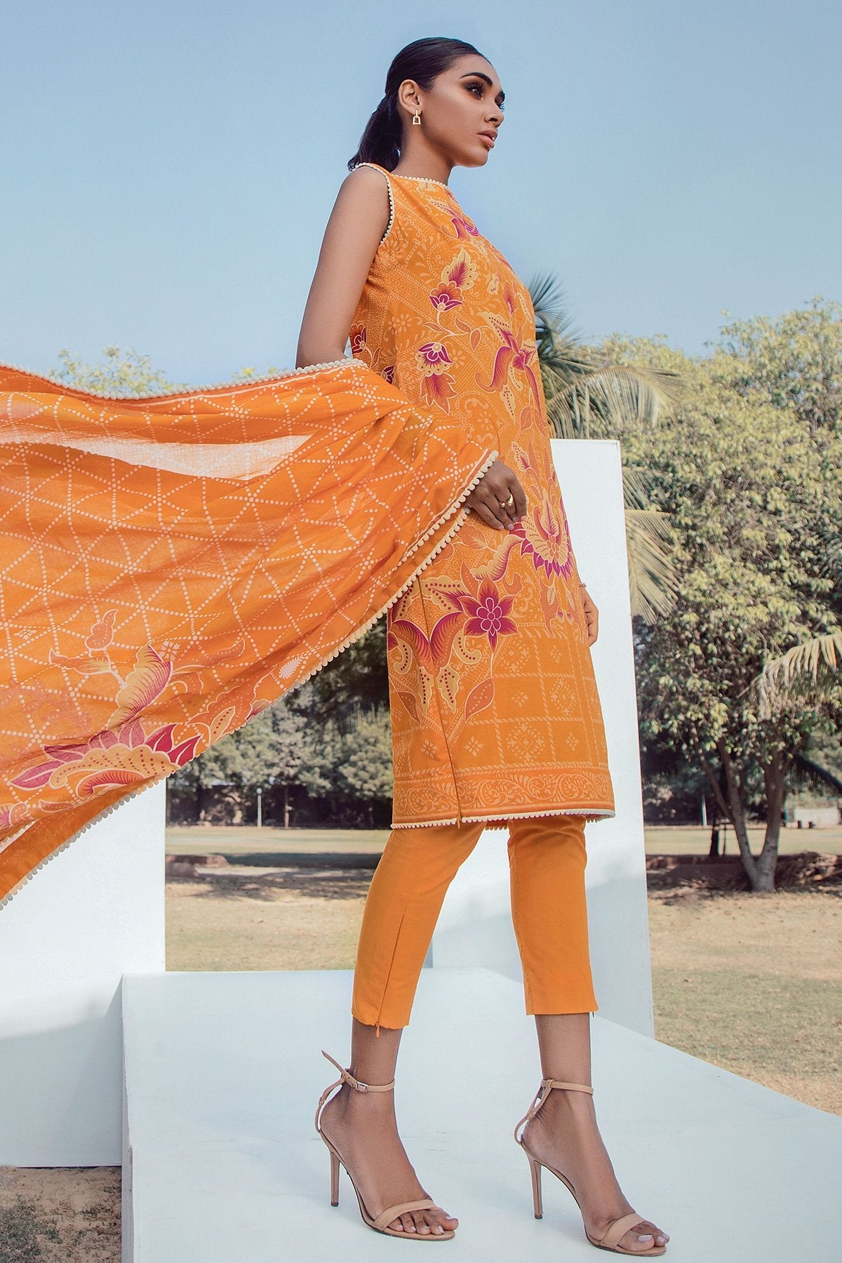 Alkaram - 3 Pc Printed Lawn Suit With Printed Lawn Dupatta
