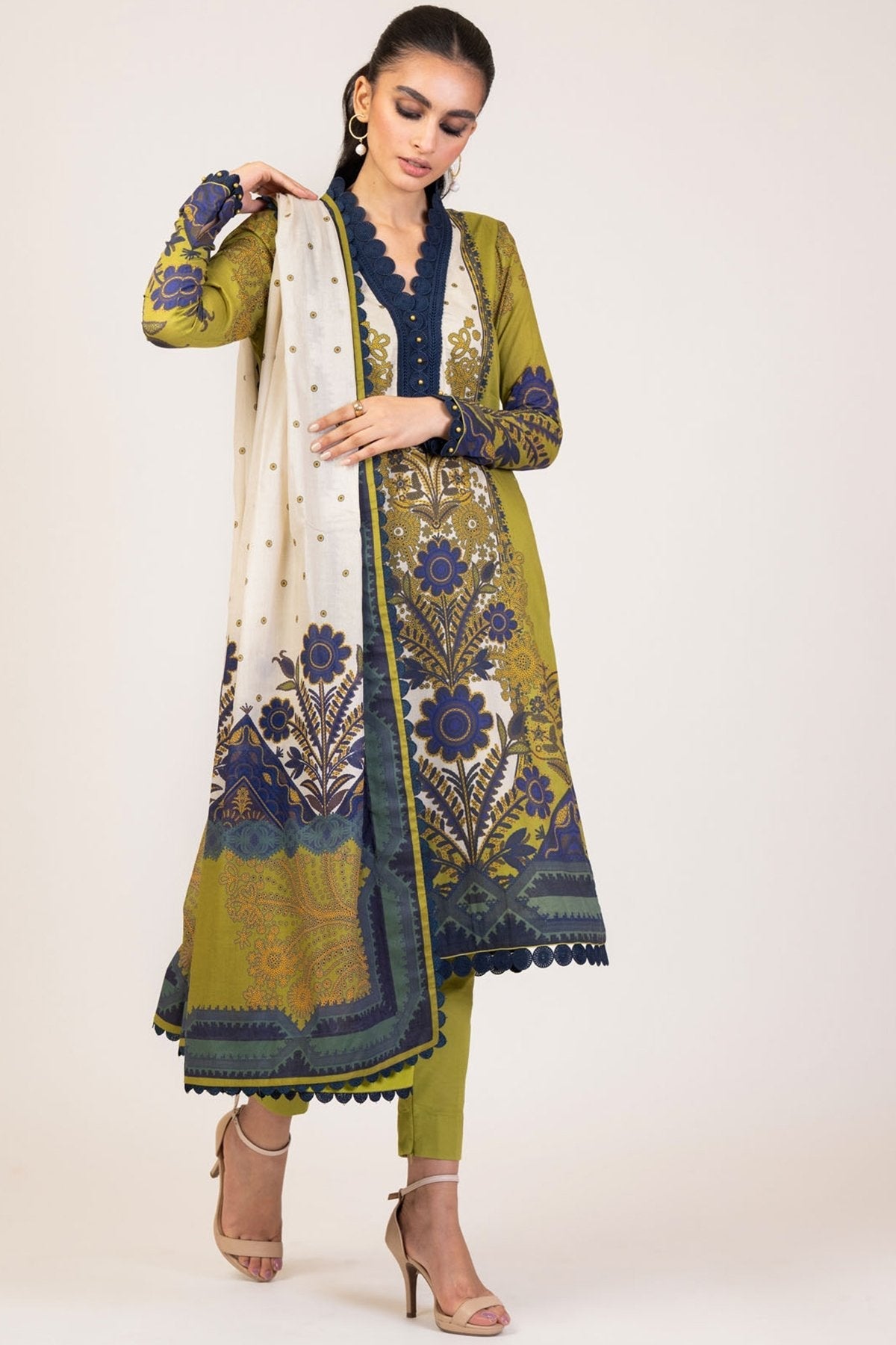 Alkaram - 3 Pc Printed Lawn Suit With Lawn Dupatta
