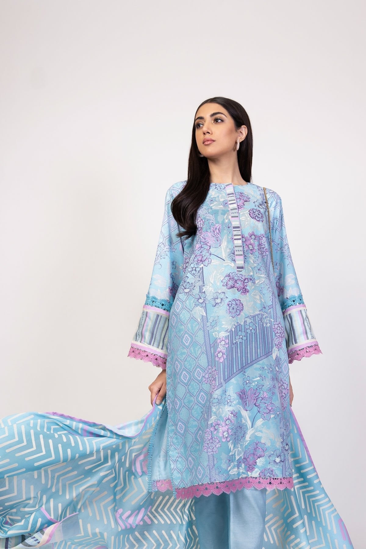 Alkaram - 3 Pc Printed Lawn Suit With Voil Dupatta