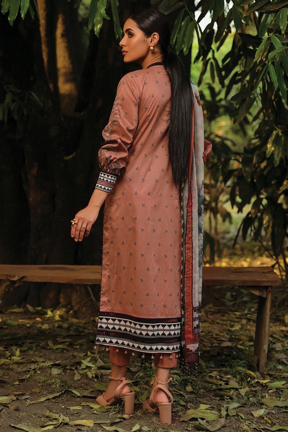 3 Pc Printed Lawn Suit With Chiffon Dupatta