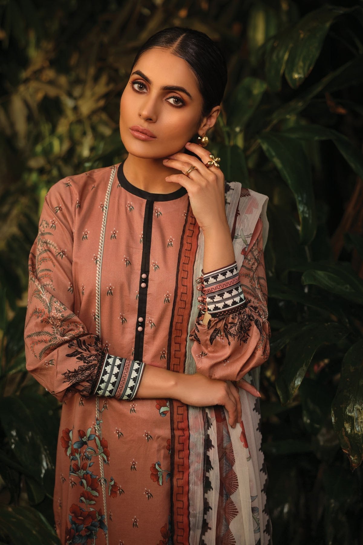 3 Pc Printed Lawn Suit With Chiffon Dupatta