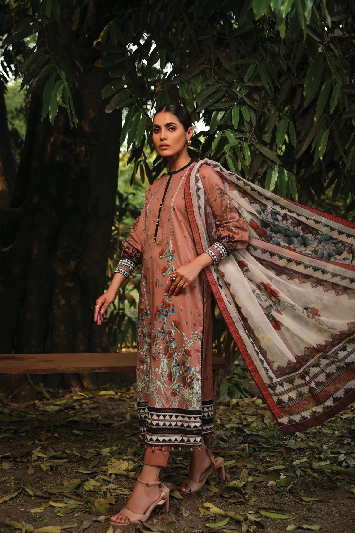 3 Pc Printed Lawn Suit With Chiffon Dupatta