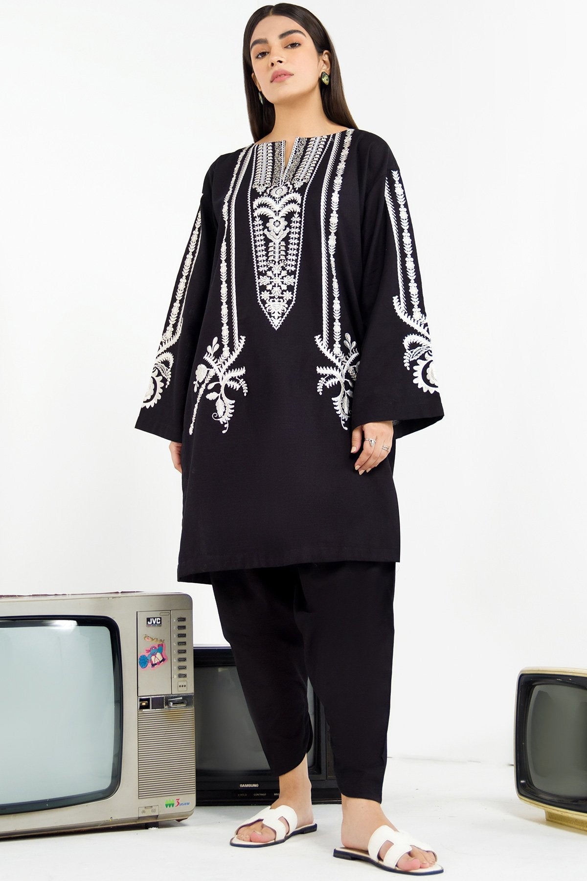 2 Pc Embroidered Khaddar Outfit