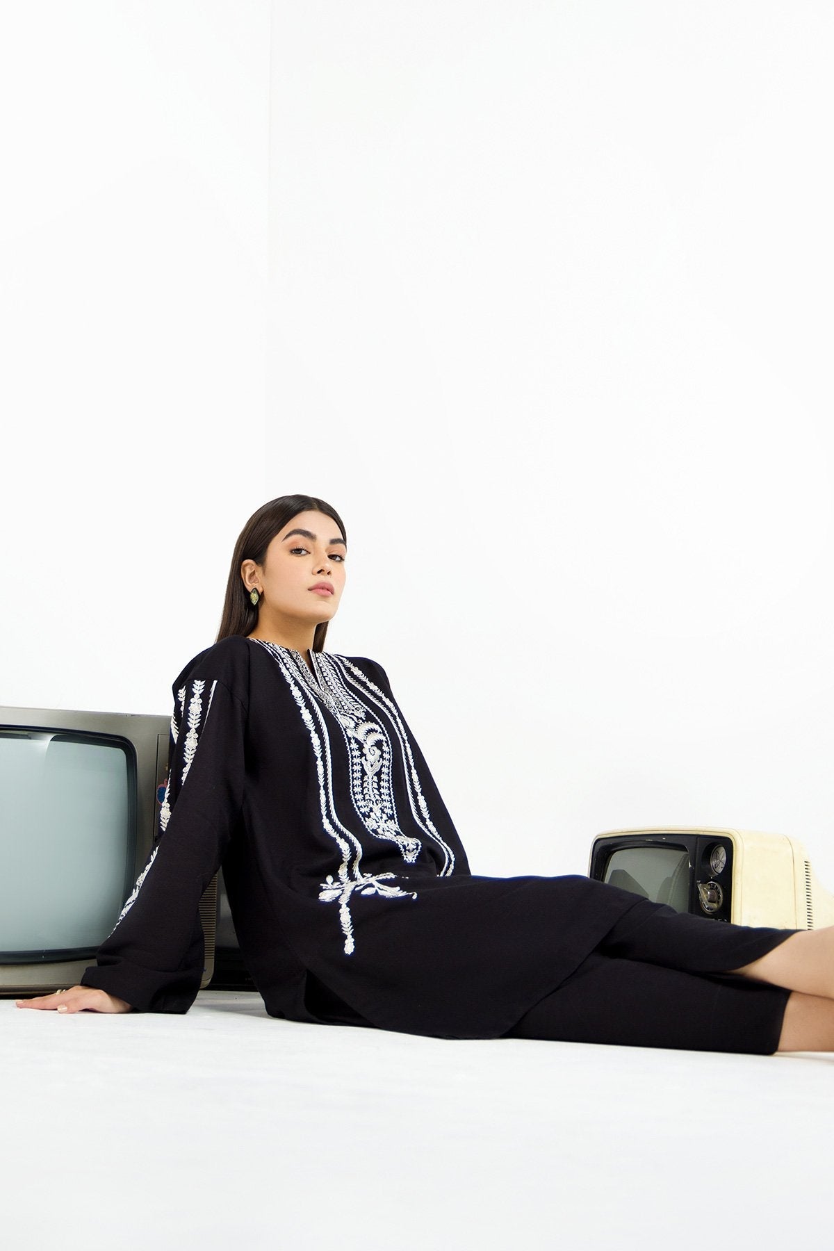 2 Pc Embroidered Khaddar Outfit