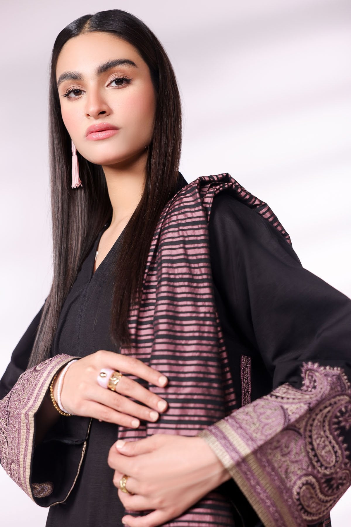 2 Pc Embroidered Khaddar Outfit