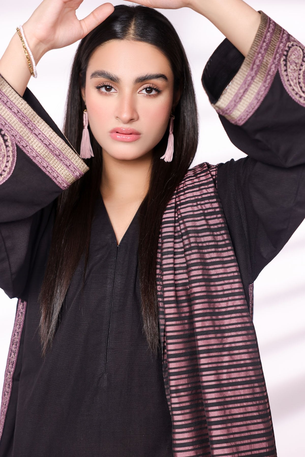 2 Pc Embroidered Khaddar Outfit