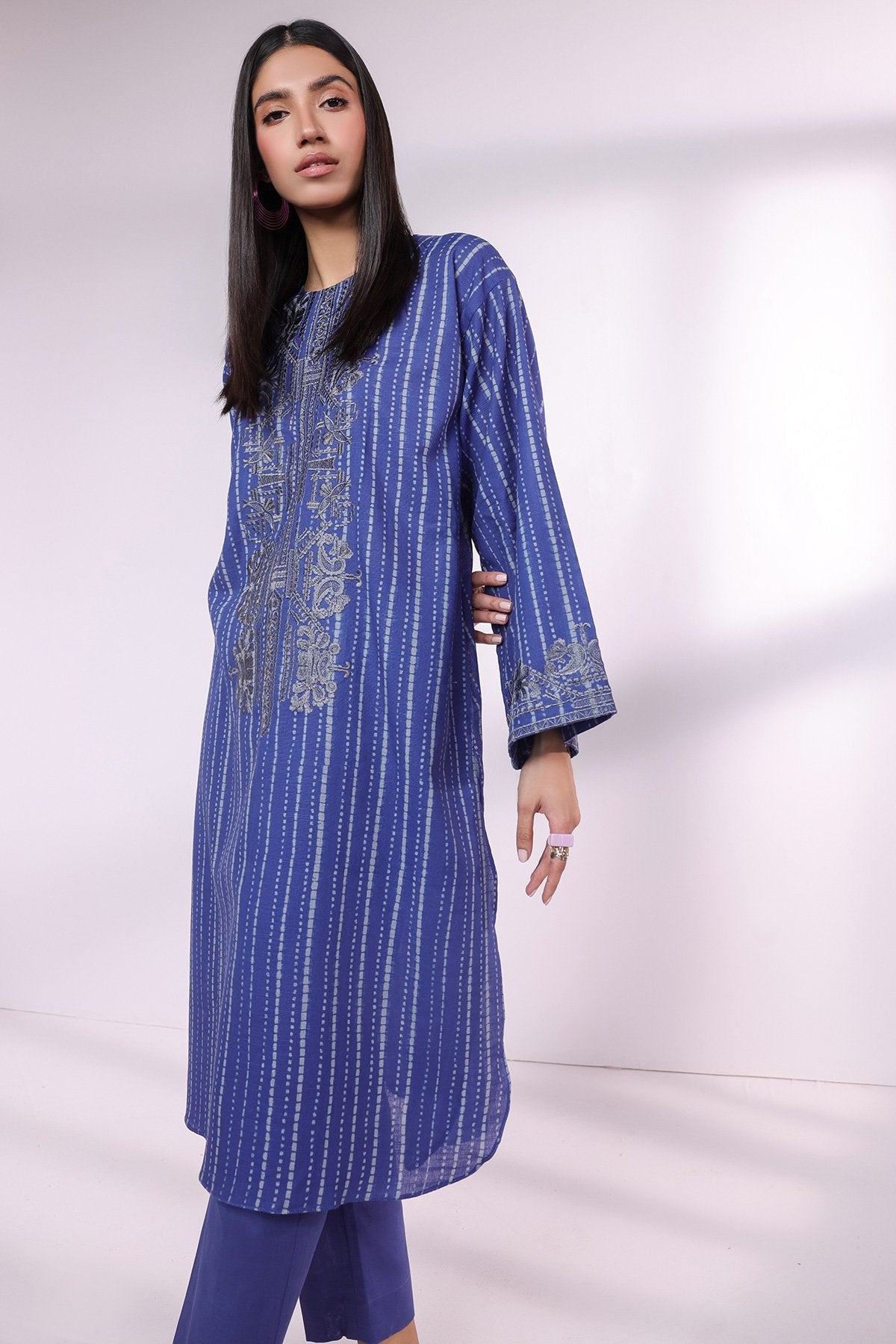 2 Pc Embroidered Khaddar Outfit