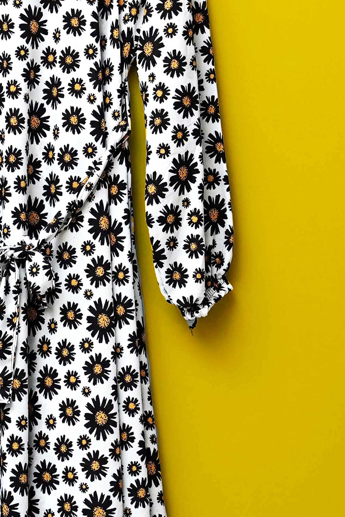 Bustangi - Black Cosmos Zipper